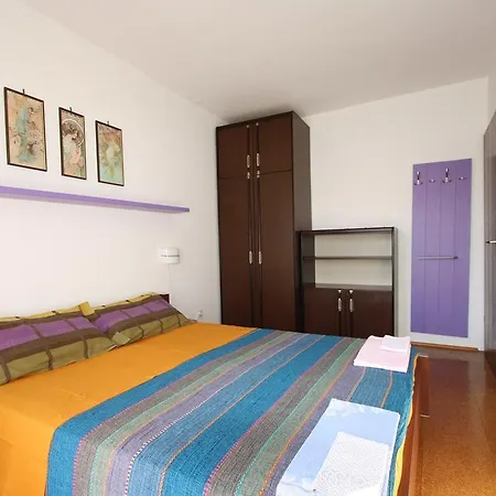 Apartamento Two-bedroom In Porec/istrien 10040